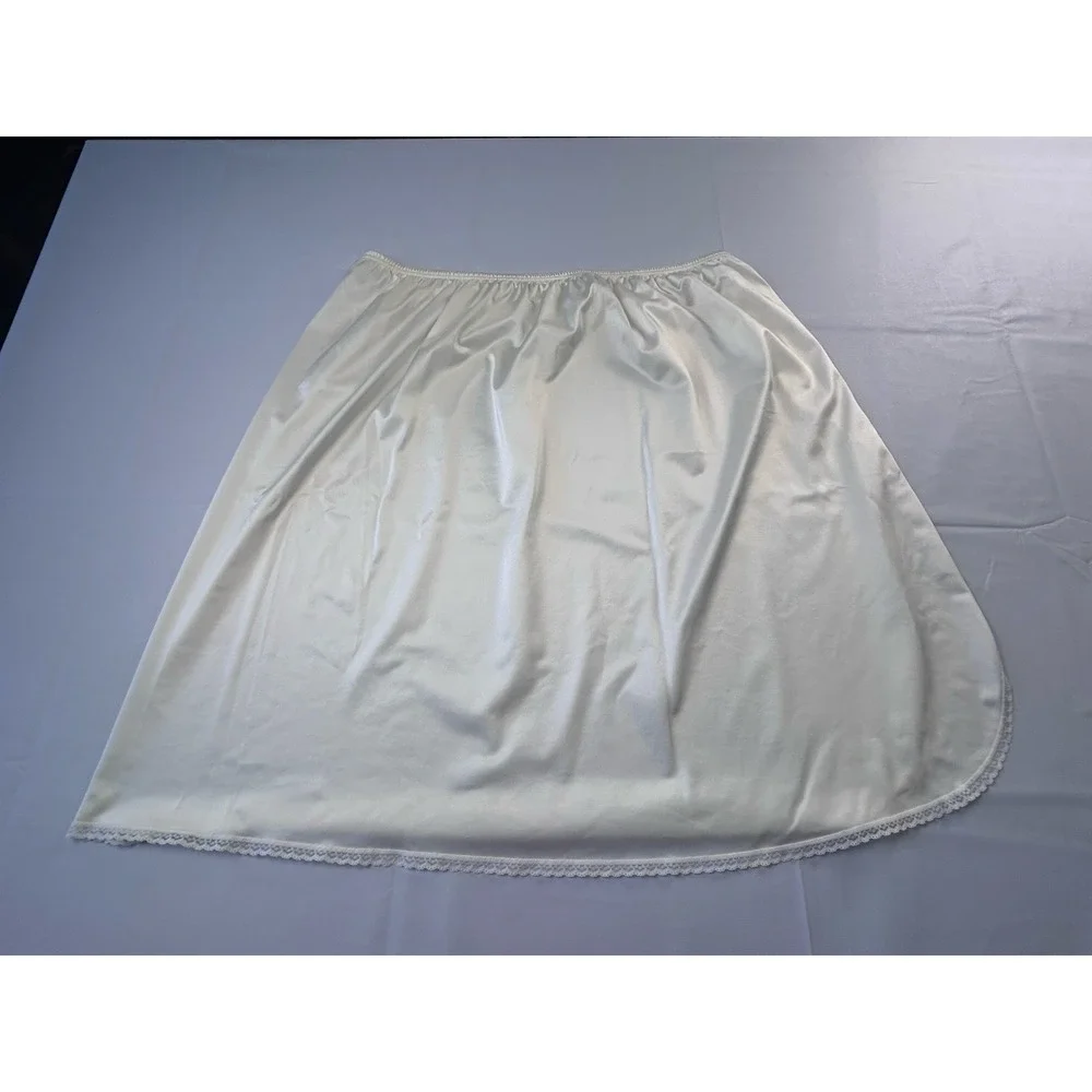 VTG Vanity‎ Fair Cream Silky Half Slip 2XL Lace Lingerie Classic  Romantic